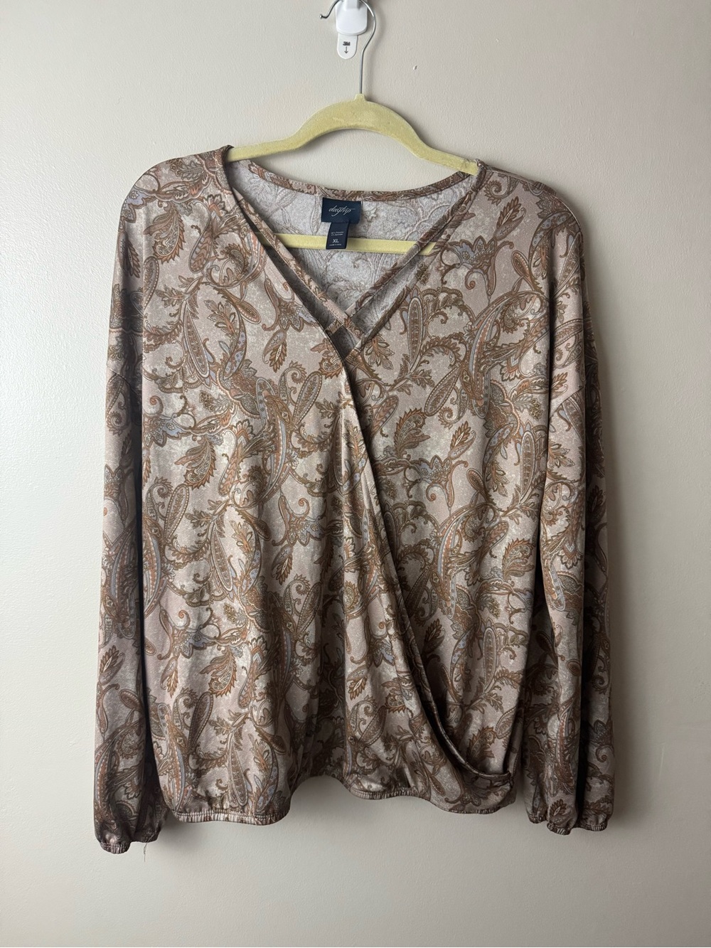 Daytrip The Buckle Paisley Long Sleeve Surplice Top XL
